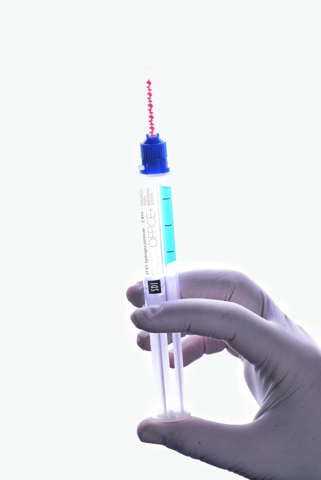 Figura 5: Registro do produto utilizado: Pola Office+ com ponta automix, destacando a padronização do procedimento. 